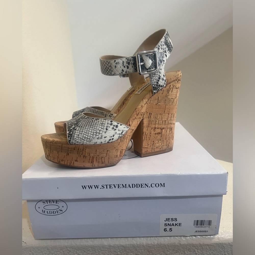 - WOMEN'S STEVE MADDEN JESS, CORK PLATFORM / HEELED SANDALS SNAKE SZ 6.5